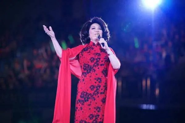 歌词有一句是:读你千遍也不厌倦是什么歌名