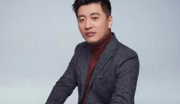 李诞的《脱口秀反跨年》到底反了个什么？反出脱口秀的意义了吗？