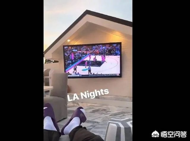 湖人生涯首次缺阵的詹姆斯在家看起了韦德和猛龙队的比赛直播，对此你怎么看？