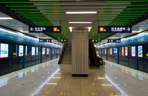 长沙一女孩不慎掉入高铁站台缝隙，地铁站需要承担相应责任吗？