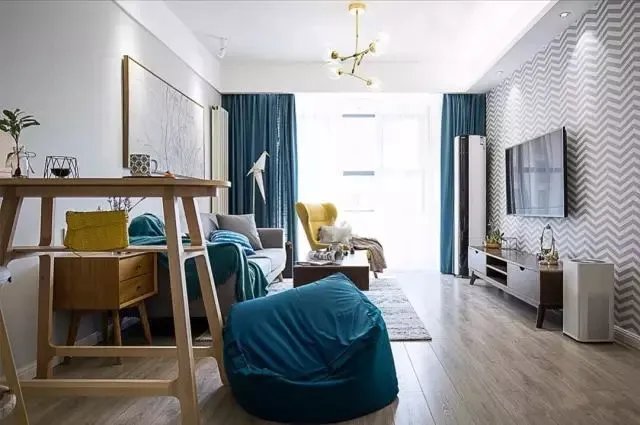 客厅和阳台窗帘如何装,看完才恍然大悟!