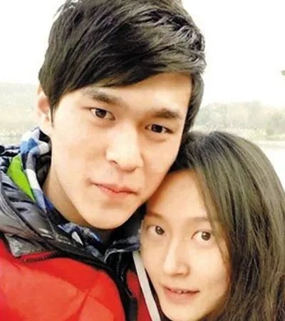 孙杨女友个人资料遭扒 称还其整个世界