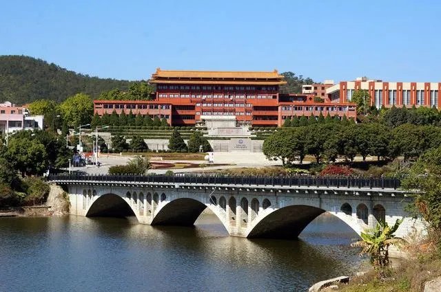 泉州仰恩大学的学校简介是怎样的？