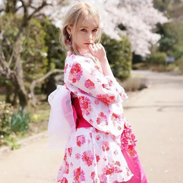 英国萌妹Gemma福利图赏 天使面容肌肤白到透光