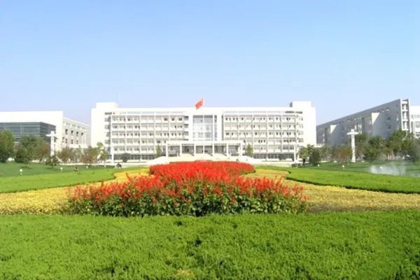 山东农业大学南校区有多少学生