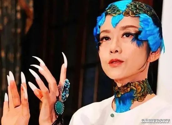 杨丽萍回应孔雀舞剧争议 观众会和我们灵魂沟通