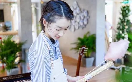 中餐厅里周冬雨走了吗？还回来吗？