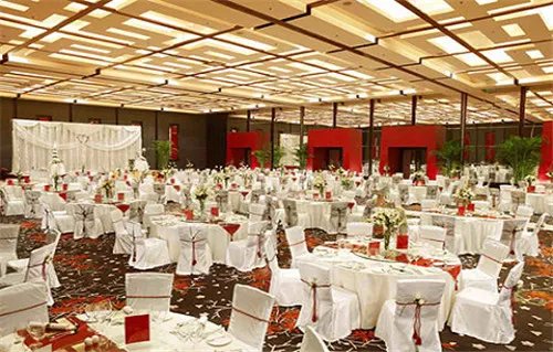 上海办婚礼酒店哪家好  上海办婚礼一桌多少钱