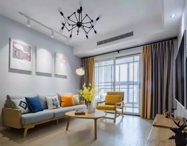 客厅和阳台窗帘如何装,看完才恍然大悟!