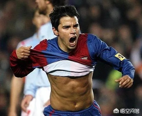 当今足坛，有哪些现役的矮个中锋？