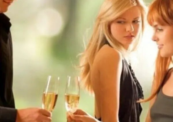 jealous与envious有什么区别？