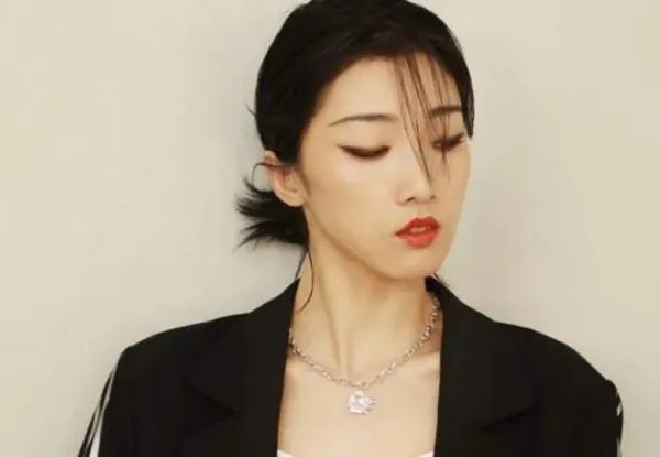 yamy更换微博头像，换成了玲花，这是在暗示什么吗？