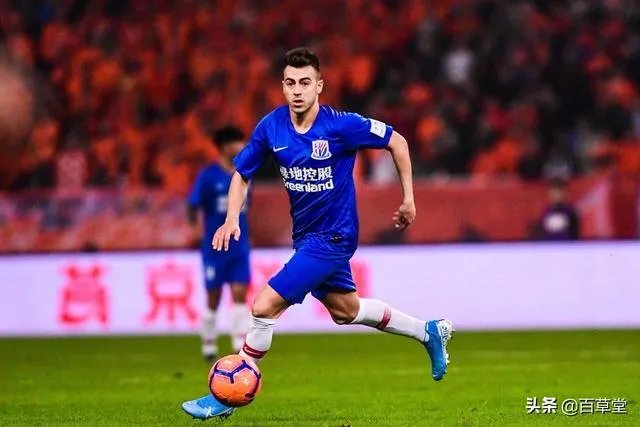 崔康熙对金信煜和沙拉维的使用有何不同？