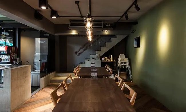 用红砖、钢管打造帅气咖啡厅