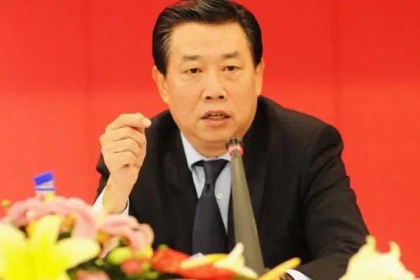 褚时健的传奇人生简介 因为什么进去的