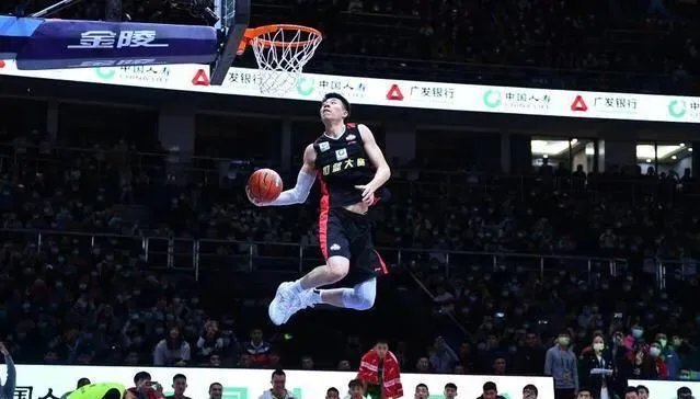 张镇麟为什么在季后赛中哑火，难道是为总决赛留力吗？