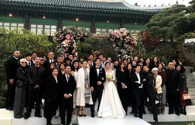 宋慧乔婚礼上穿的裙子为什么那么贵?