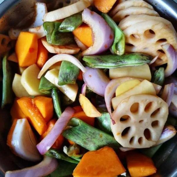 香味扑鼻的三汁焖锅怎么样做味道鲜美，上桌非常受欢迎？