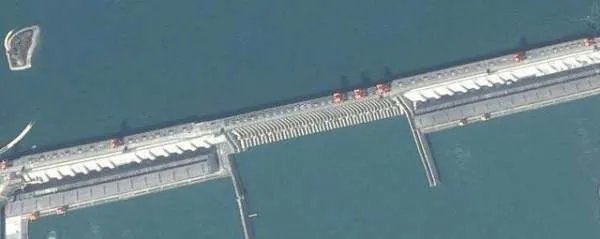 全球最大的水利工程三峡大坝,会被超历史大洪水冲垮吗?