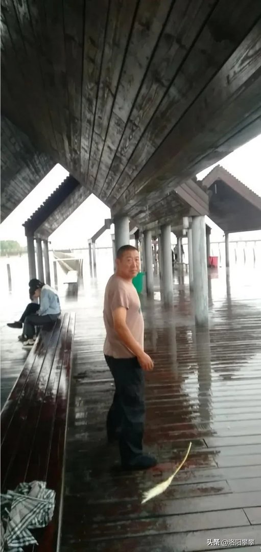 酒哥说：你们敢不敢把自己父亲最帅的照片吧拿出来晒晒？