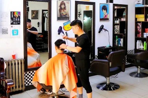 理发店充值卡里余额2.5万，继续用得再充2.5万，这算诈骗？