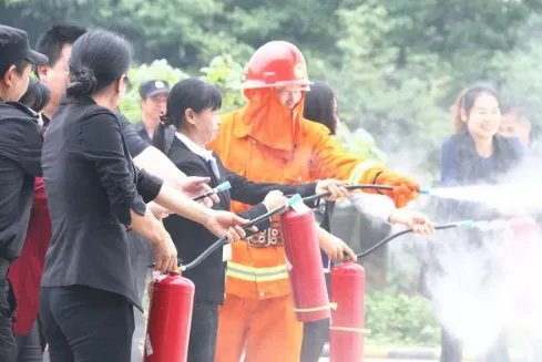 消防演练烟雾弹怎么使用