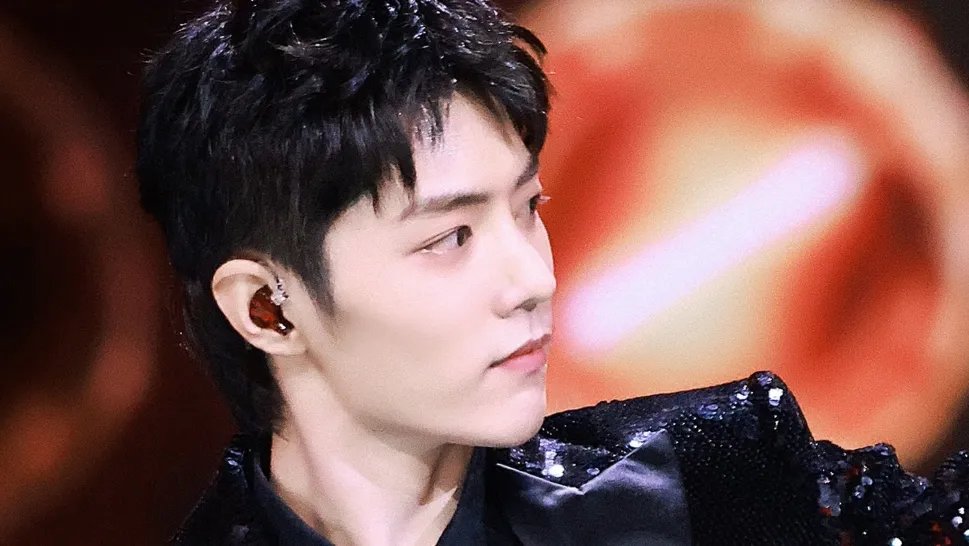 姚晨获奖发言被指嘲讽肖战,本尊回应后秒删,揭露娱乐圈真面目,你怎么看?