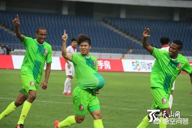 武汉卓尔的童晓星踢球经历和特点是什么？