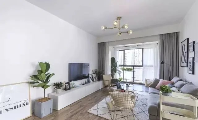 客厅和阳台窗帘如何装,看完才恍然大悟!