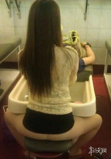 现在的JK校服这么性感？囧图妹子你拍照时候走光了