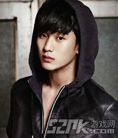 金秀贤亮相北京车展引骚乱 教授男神魅力有增无减