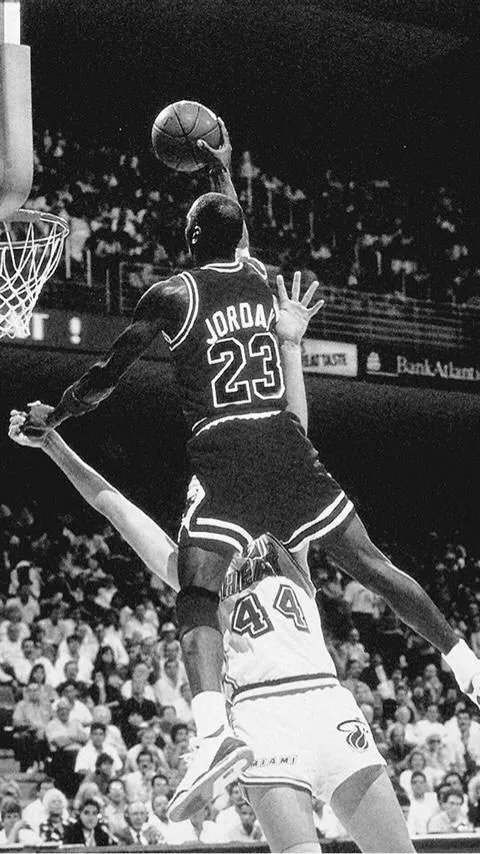 求几张手机足球壁纸，有瓦尔迪和倒挂金钩的壁纸最好！谢谢？