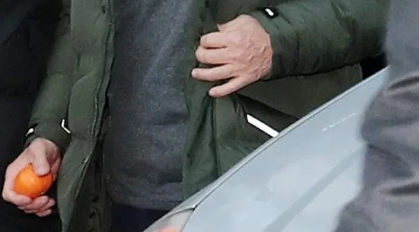 素媛案罪犯赵斗淳出狱回家画面曝光,为何他的手里一直握一个橘子?