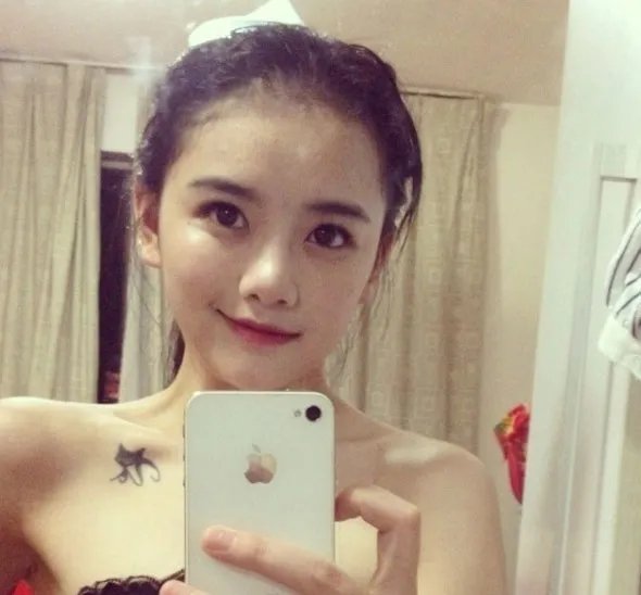 南笙姑娘《男人装》大尺度写真 性感唯美露酥胸