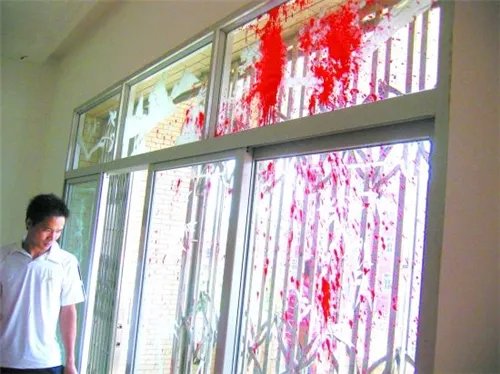 玻璃上的油漆怎么去除