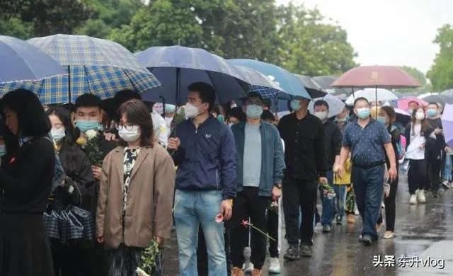 袁隆平院士逝世，为什么张庭照常直播被网友骂哭？