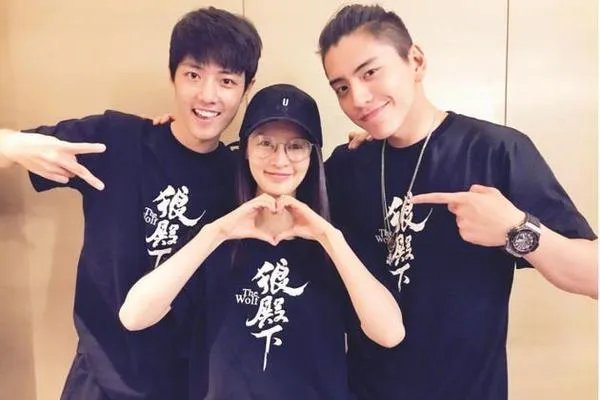 王大陆回应节目上抱李沁，你觉得他的解释够合理吗？