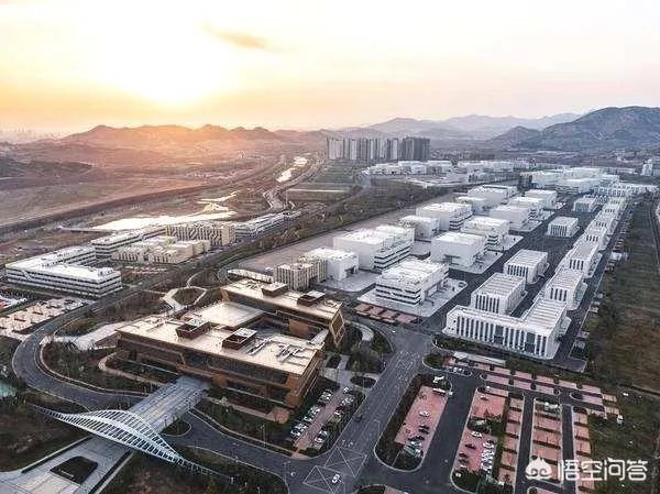 《流浪地球》和《疯狂的外星人》为何都在青岛拍摄？