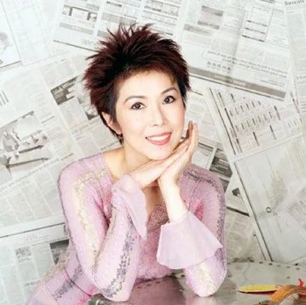 港星关菊英公开出柜 恋上富婆称不想偷偷摸摸