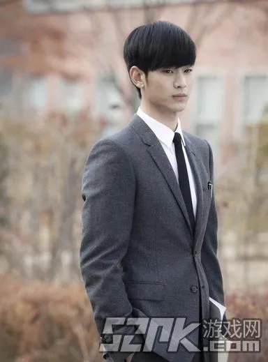 金秀贤亮相北京车展引骚乱 教授男神魅力有增无减