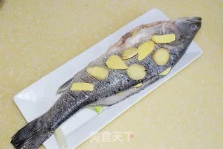 清蒸海鲈鱼