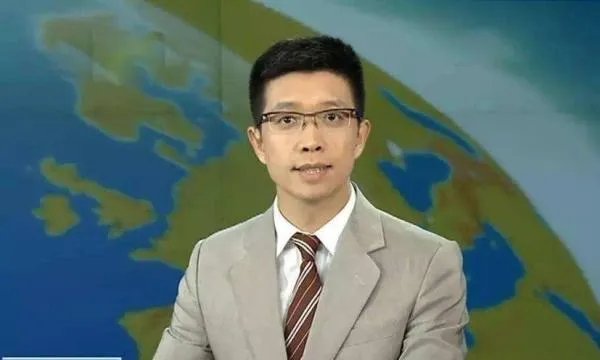 央视主播康辉穿短裤播新闻露馅，类似的失误还有哪些？