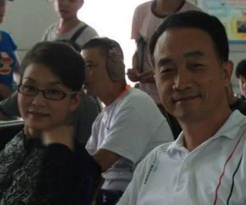 潘虹现任老公的相片曝光 揭秘其与前夫离婚的真相