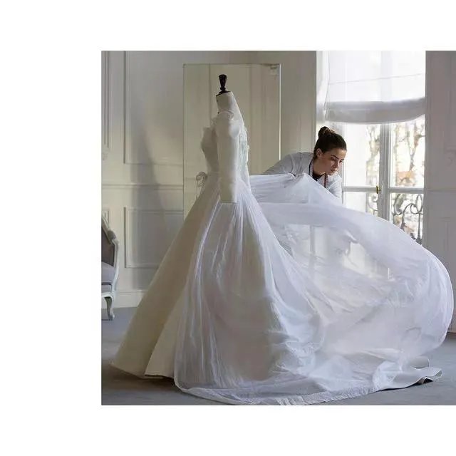 宋慧乔婚礼上穿的裙子为什么那么贵?