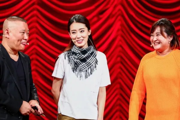 请问欢乐喜剧人一到四季中张小斐出演过哪几期，小品名字叫什么？