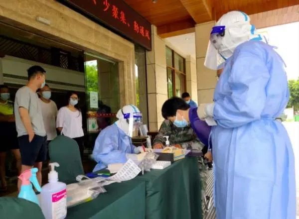 北京两所学校出了聚集疫情,这次疫情至少需要多久才能恢复正常?