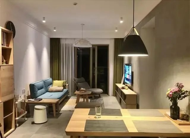 客厅和阳台窗帘如何装,看完才恍然大悟!