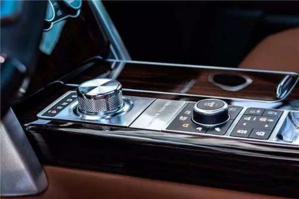 路虎揽胜报价是多少？目前值得入手么？