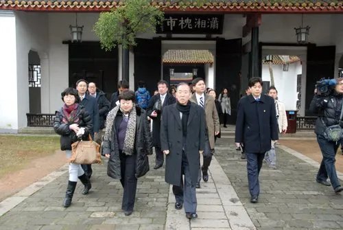 丹羽宇一郎的简介