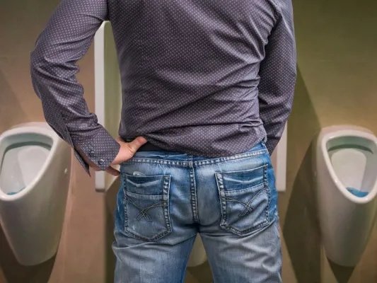 尿液发黄是怎么回事